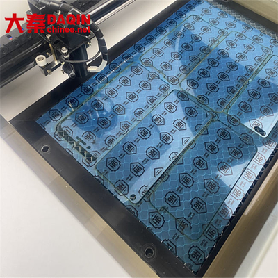 Etiketler 3D Daqin Mobil Lazer Makinesi için 700W Temperli Cam Kalıp Kesici