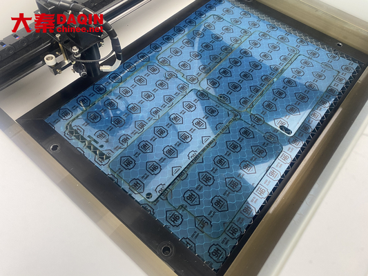 Daqin Cep Telefonları Tempered Glass Screen Protector Lazer Kesme Makinesi Telefon Aksesuarları Online Mağaza İşletmeleri İçin İdeal