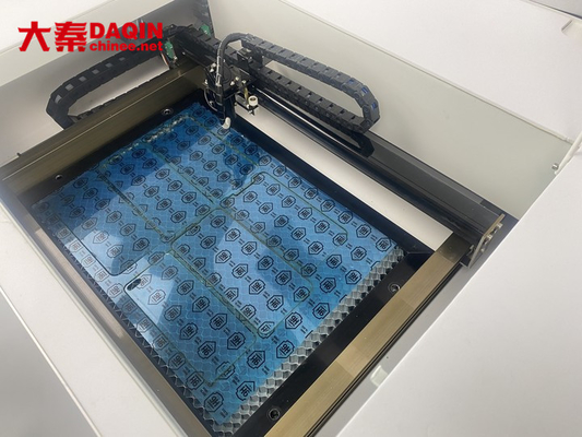 ODM CO2 Lazer PVC Film Mobil Ekran Koruyucu Kesme Makinesi Otomatik