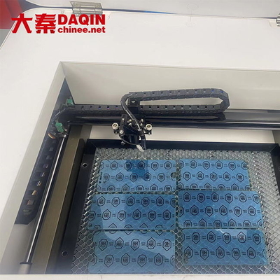 Temperli Cam 30W için Daqin Ekran Koruyucu Lazer Kesim Makinesi