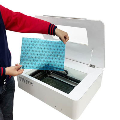 0-50mm/s kesme hızı ile Daqin Tempered Glass Screen Protector Laser Cutting Machine