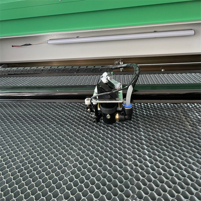 Yüksek hassasiyetli 6040 4060 CO2 Mobil ekran koruyucu kesme makinesi Masaüstü 40W 50W 60W 80W
