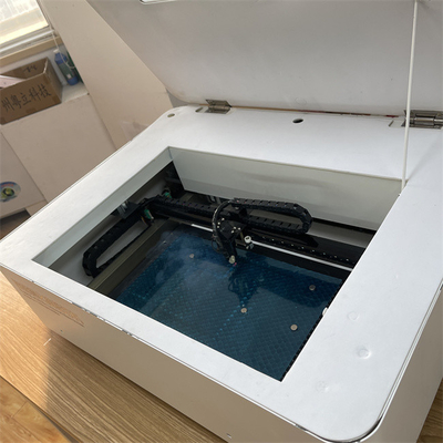 Yüksek Kesme Doğruluğu ve 25 * 36 CM Kesme Alanı Ekran Koruyucu için Lazer Kesme Sistemi