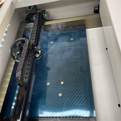 40KG ekran koruyucu hassas malzemeler için lazer kesme sistemi Kesme kalınlığı Bellow 0.5MM
