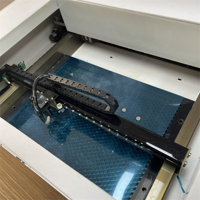 0-50mm/s kesme hızı ile Daqin Tempered Glass Screen Protector Laser Cutting Machine
