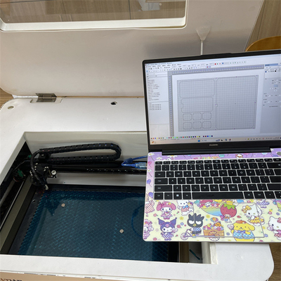 AC220V / 50Hz ekran koruyucu lazer kesme makinesi dolaşım suyu soğutma ve Bellow 0.5MM kesme kalınlığı ile