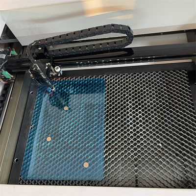 Daqin Ekran Koruyucu Lazer Kesme Makinesi Hızlı ve Keskin Üretim için Kesme Doğruluğu 0.01mm