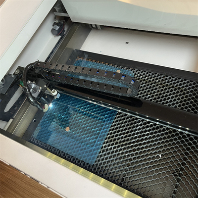 Daqin Mobil Telefon 3D Tempered Glass Ekran Koruyucusu Sürekli Güncelleştirilerle Lazer Kesme Makinesi