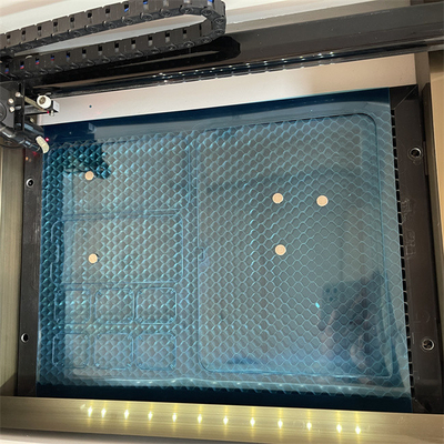 Profesyonel Tasarım ve Yönetim Yazılımı Daqin Mobil Tempered Glass Screen Protector Laser Cutting Machine için