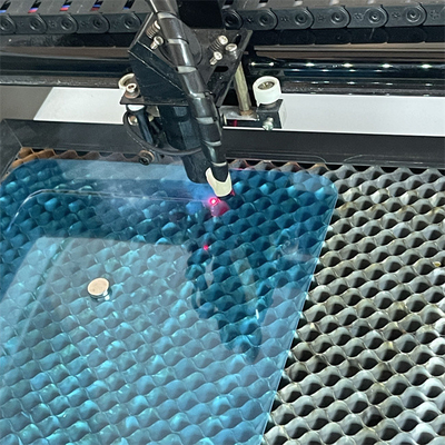 0-50mm/s kesme hızı ile Daqin Tempered Glass Screen Protector Laser Cutting Machine
